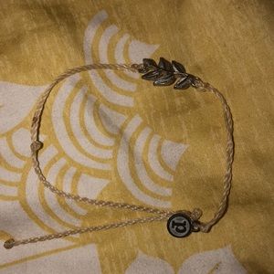 Pura vida bracelet with leaf charm